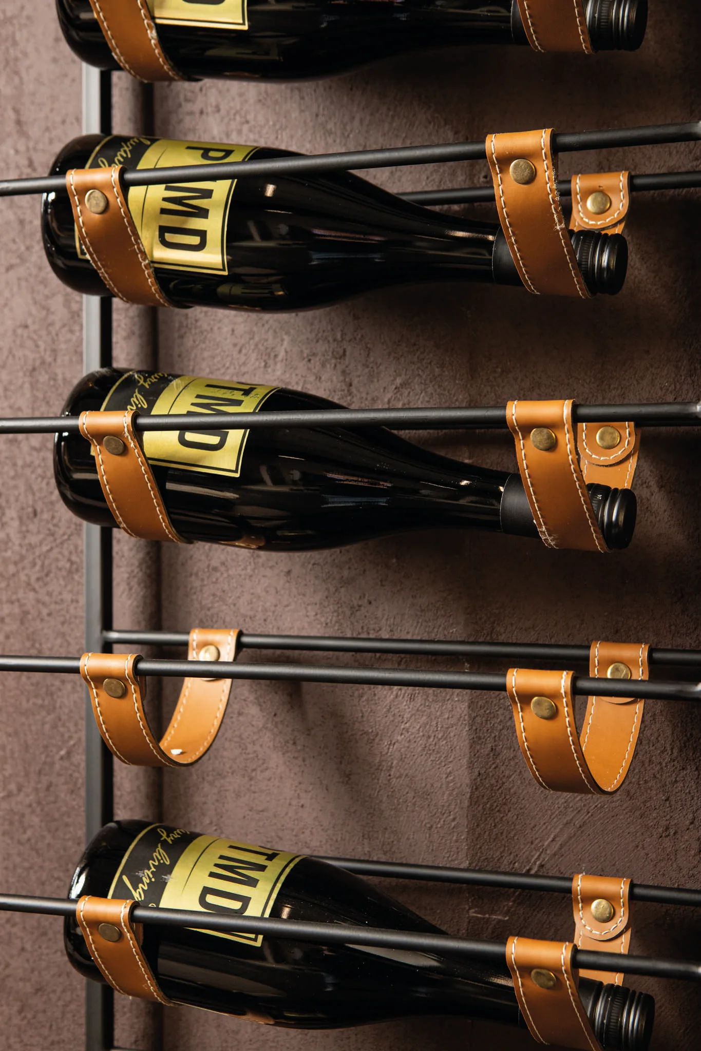 PTMD Kyrann Black rectangle iron wine rack with leather - Afbeelding 4