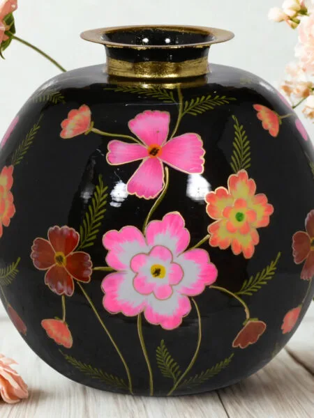 Vaas handgeschilderd zwart met bloemen