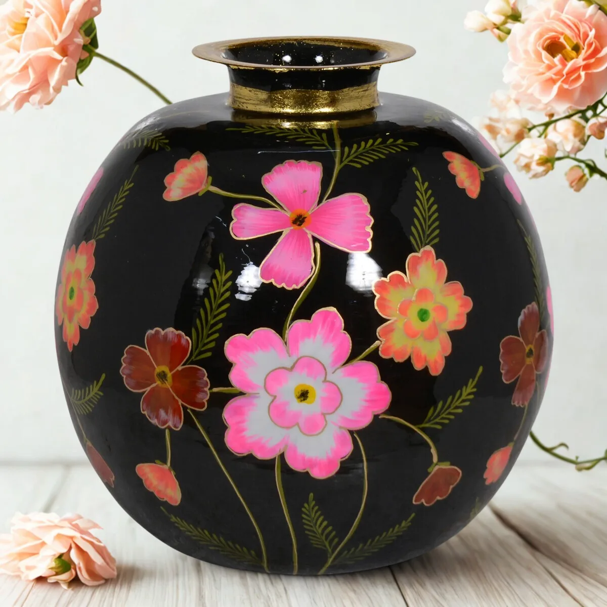 Vaas handgeschilderd zwart met bloemen