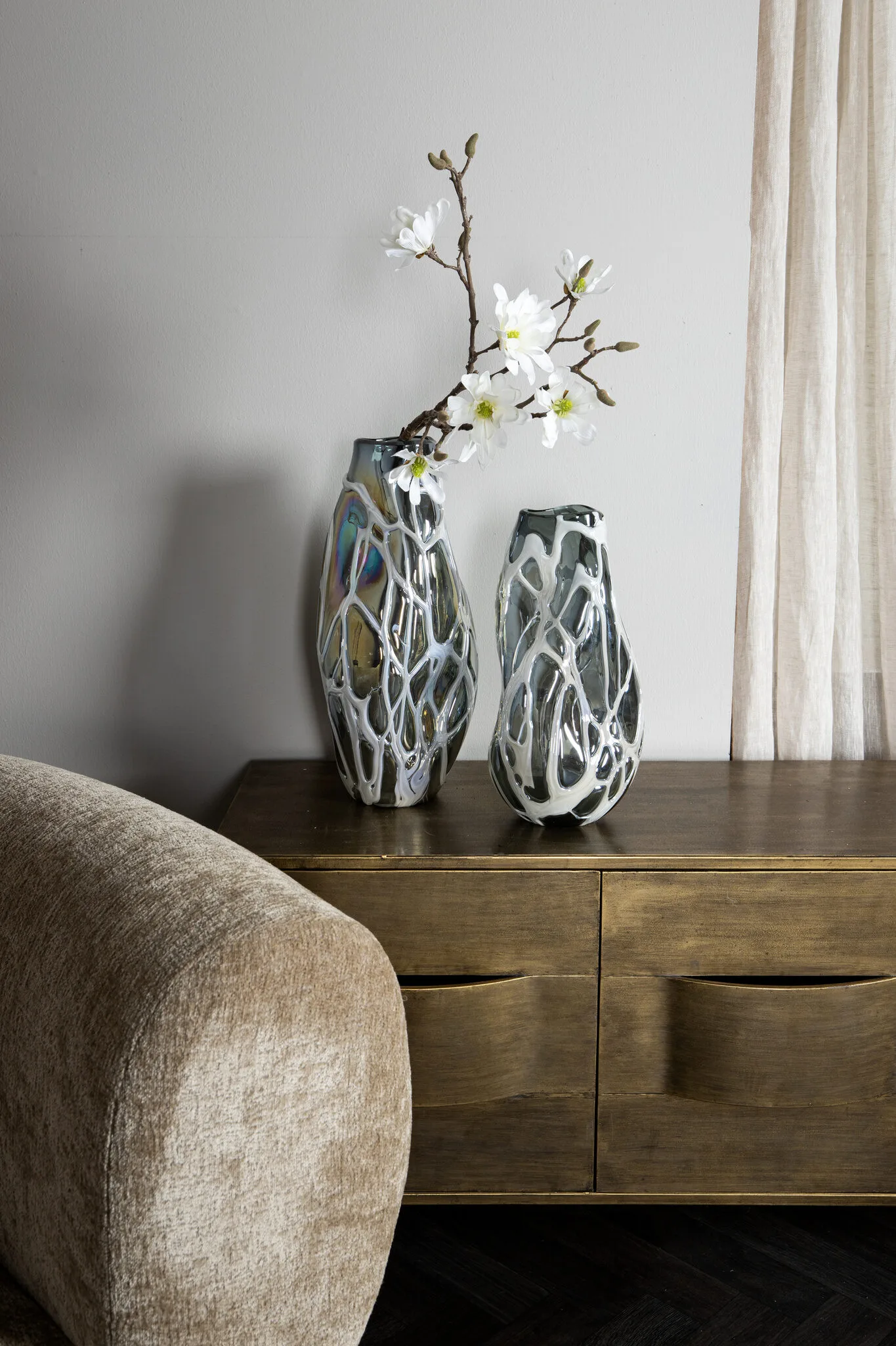 Conck Grey solid glass vaas white  16x16x36 cm - Afbeelding 3