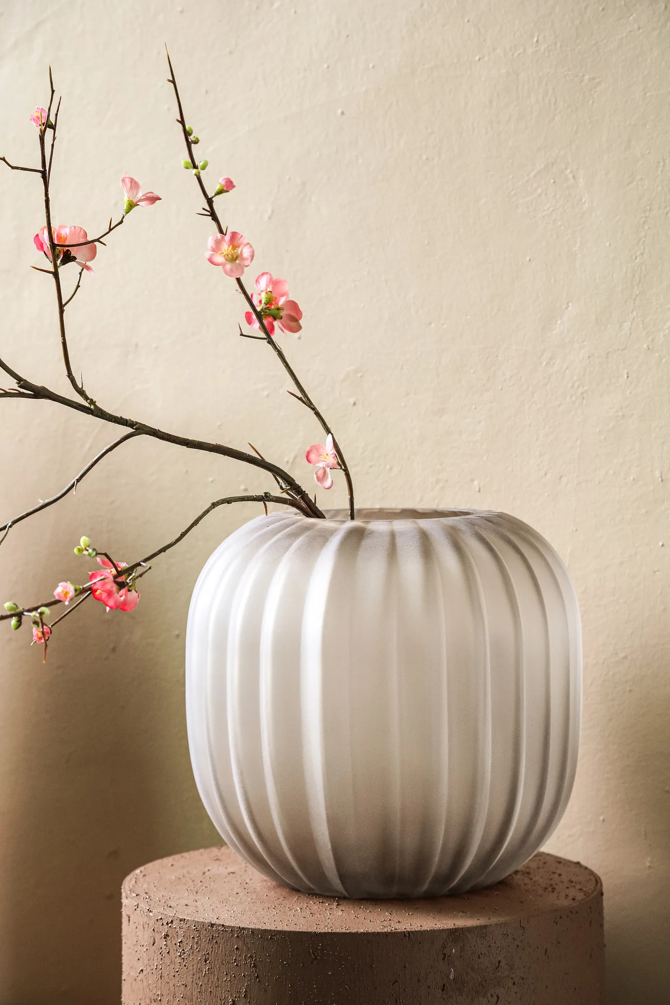 Vaas PTMD Levente Sand carved rond 30 cm